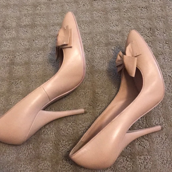 Bottega Veneta Nude Heels - Picture 5 of 5